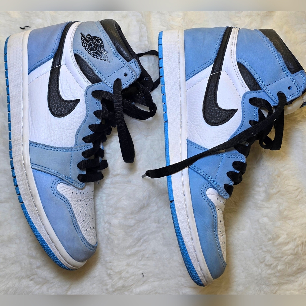 Stylish Blue and White High-Top Sneakers - Picture 5 of 8